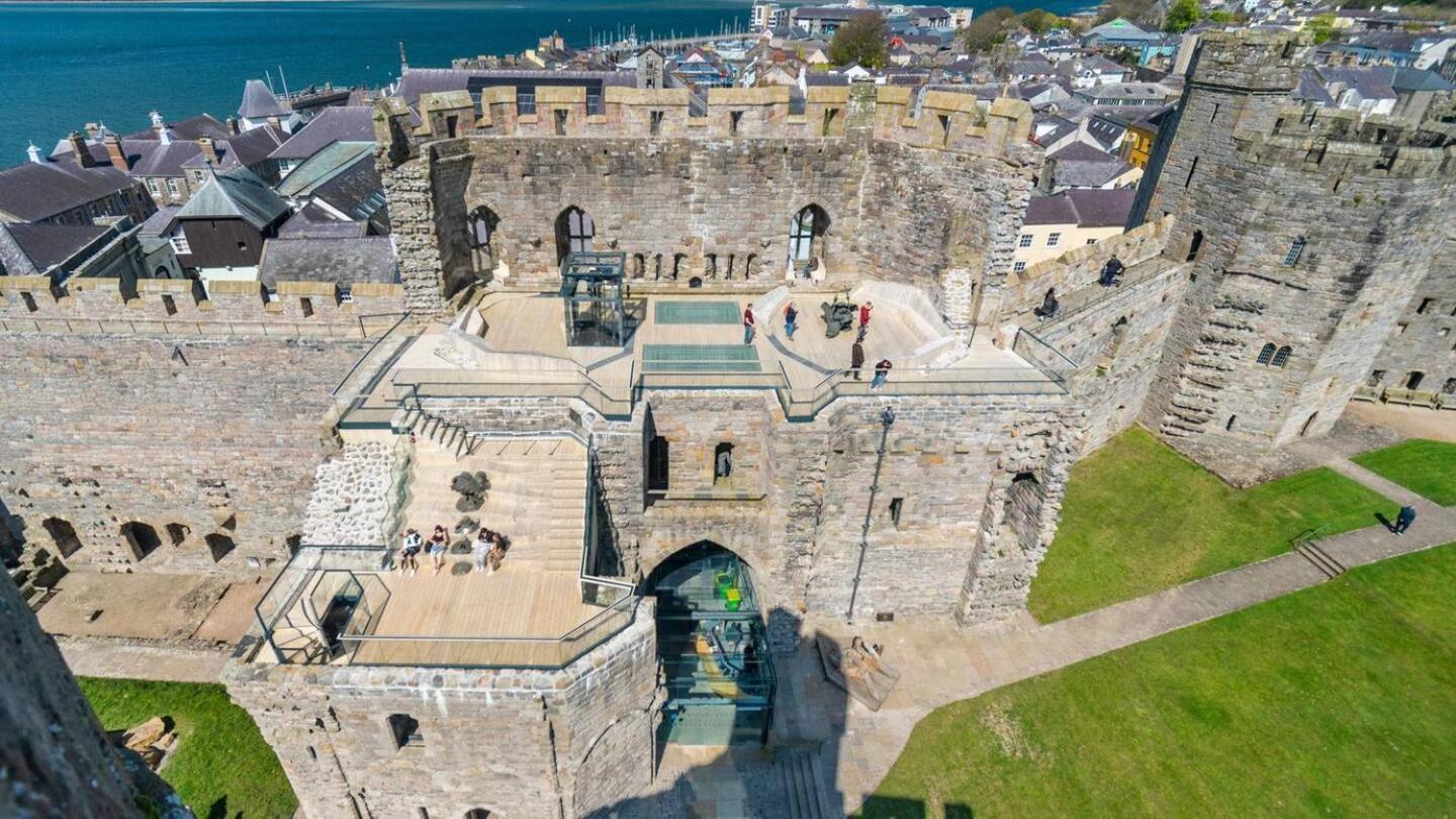 Pass The Keys Apartment 3 Old Conservative Club In Historic Town Caernarfon Exterior foto