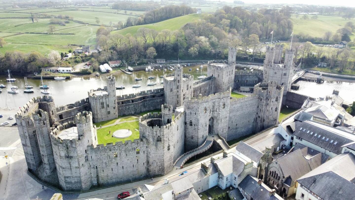 Pass The Keys Apartment 3 Old Conservative Club In Historic Town Caernarfon Exterior foto